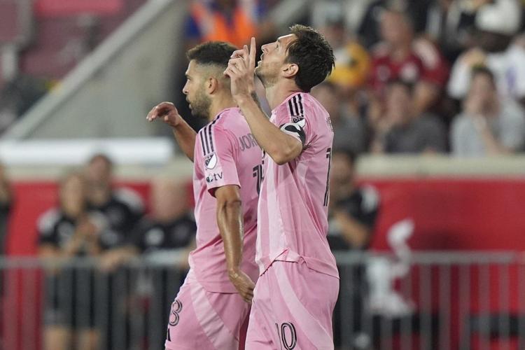Lionel Messi and Telasco Segovia each score 2 goals as Inter Miami beat the Red Bulls 5-1