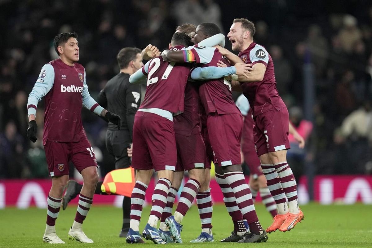 West Ham fights back to beat Tottenham 2-1 in the Premier League