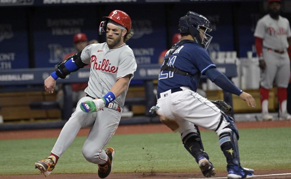 Cleaning up: Pirates beat Dodgers 8-4 for rare sweep in LA