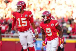 Pro Picks: Defending Super Bowl champion Seahawks will hand the Chiefs their first loss
