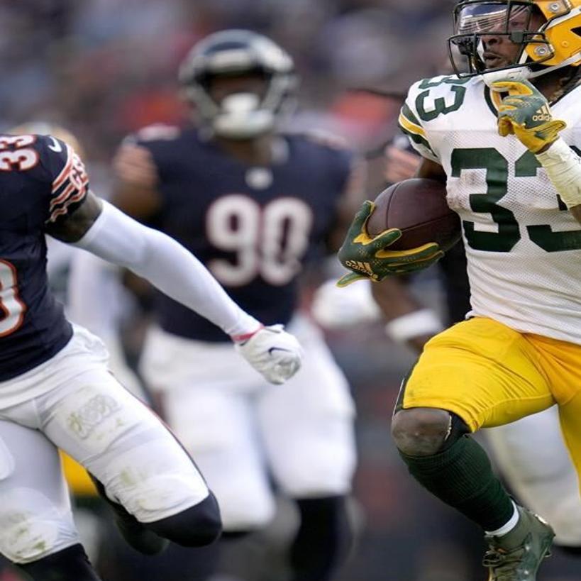 Aaron Jones questionable after hamstring injury against Bears