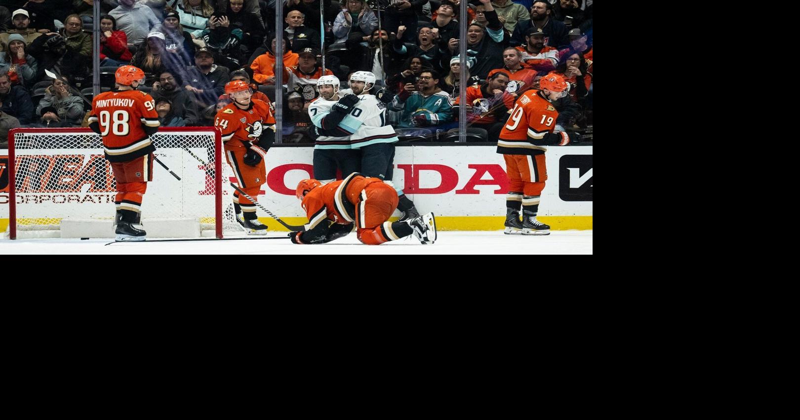 Jordan Eberle scores 2 in 3rd period as Kraken beat Ducks 3-1