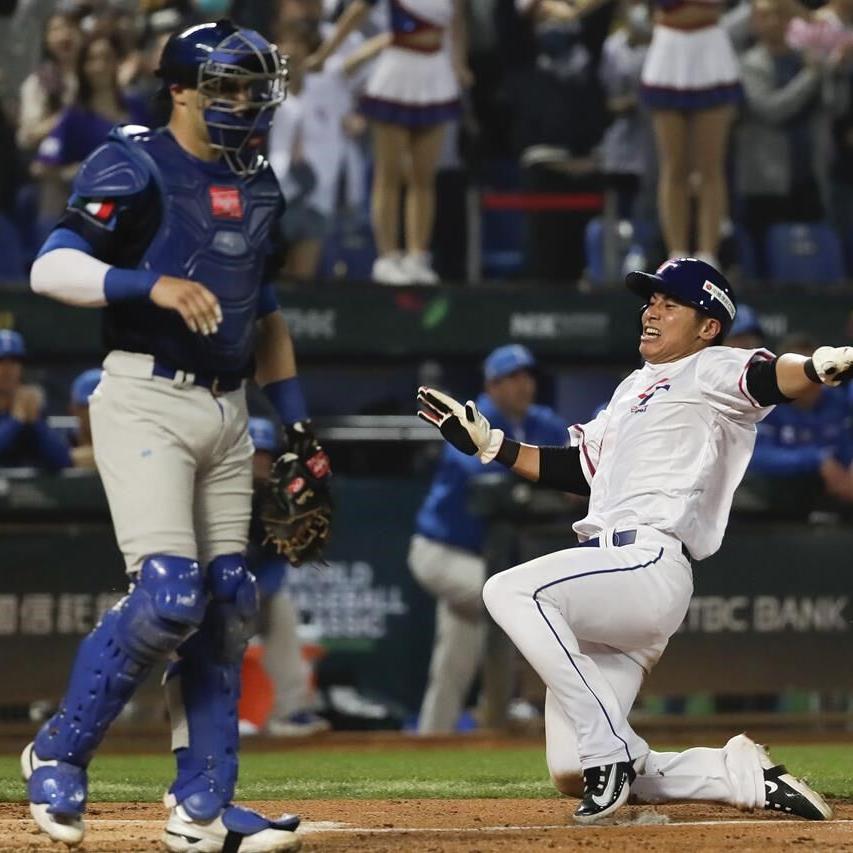 Shohei Ohtani leads Japan over South Korea at World Baseball