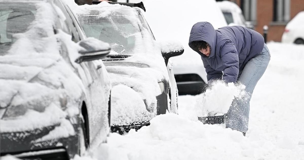 Snowfall means a white Christmas, but also traffic woes across southern Quebec roads
