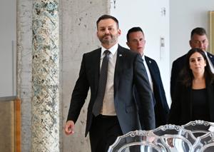 Parti Québécois leader asks caucus to stay ready for next election after minority win