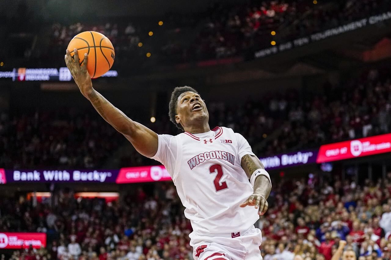 Max Klesmit's 24 Points Help No. 15 Wisconsin Top Northwestern 71-63