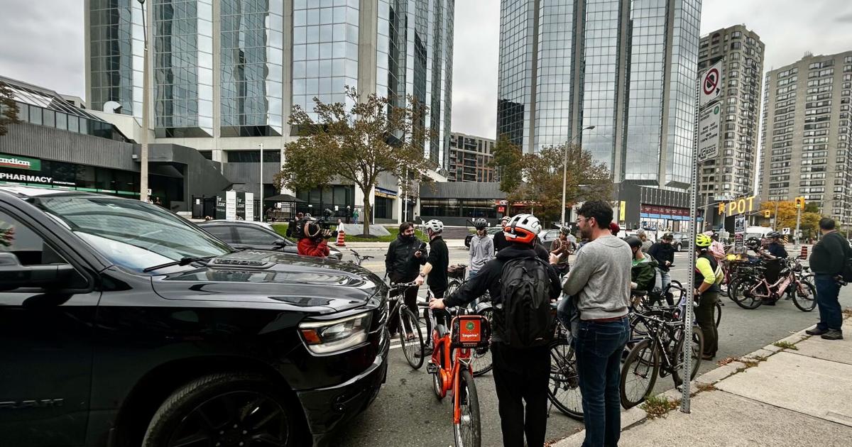 Two people arrested as protest disrupts Bloor Street bike lane removal in Etobicoke