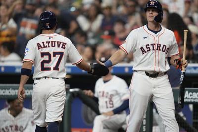Houston's Altuve lifted from game against Reds in the 3rd inning with right hamstring tightness