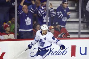 Nylander nets three points to lead Maple Leafs to 4-2 win over Flames