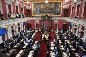 Lawyer seeks order forcing Quebec legislature members to swear oath to the King