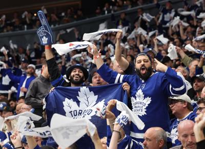 leafs-fans.JPG