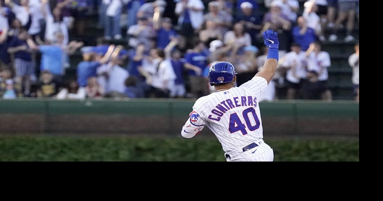 Willson Contreras salutes fan after batting practice - Chicago Cubs 2020  Spring Training 