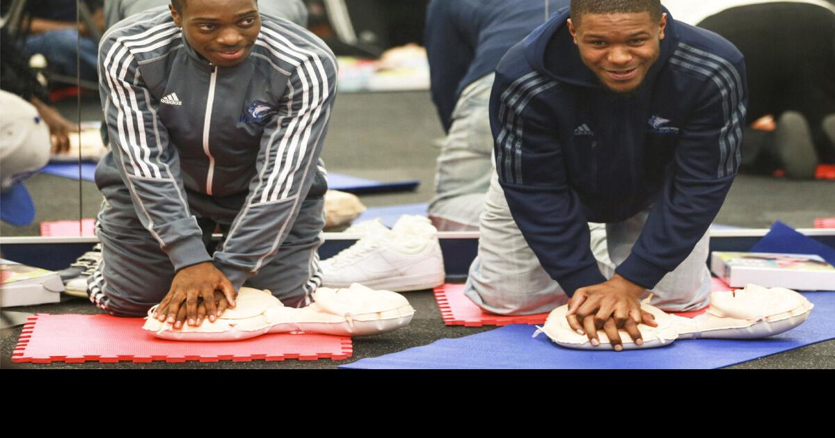 Basketball team takes CPR training after teammate’s cardiac arrest