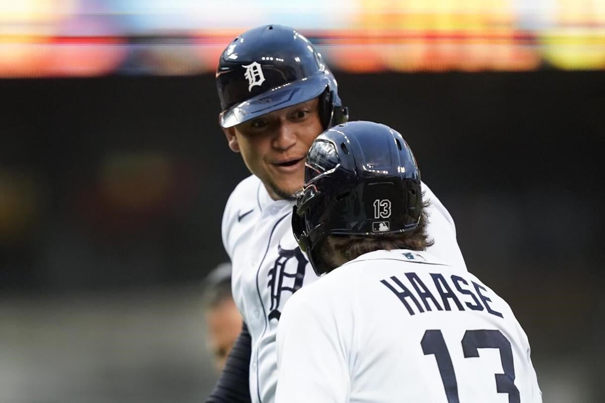 Reyes has three hits, Castro HRs, Tigers beat Blue Jays 4-2