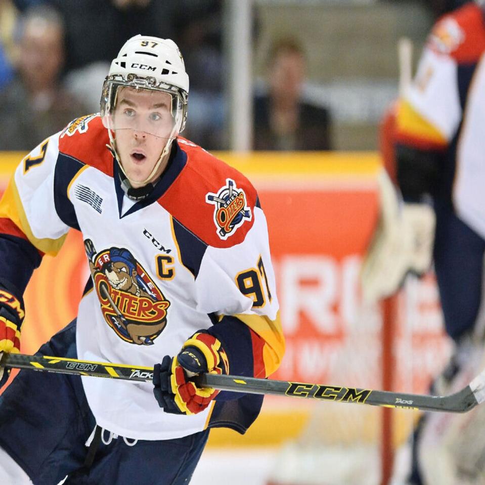 Connor McDavid's 2-point night helps Otters rebound in OHL final