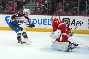 Patrick Kane scores in OT to give Red Wings 2-1 victory over Avalanche
