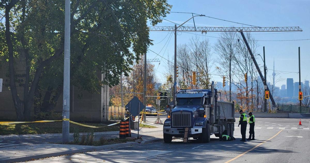 Toronto traffic agent killed after being struck by a dump truck in Thorncliffe - Toronto Star