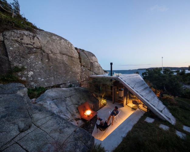 This cabin along Norway's coastline offers a fabulous rooftop view