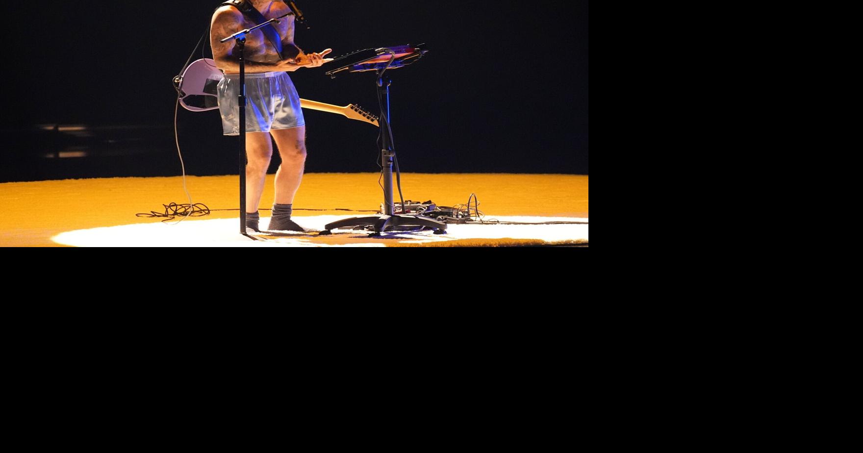 Justin Bieber scrolled through YouTube during his Coachella set. Was it genius ‘artistry’ or simply baffling?