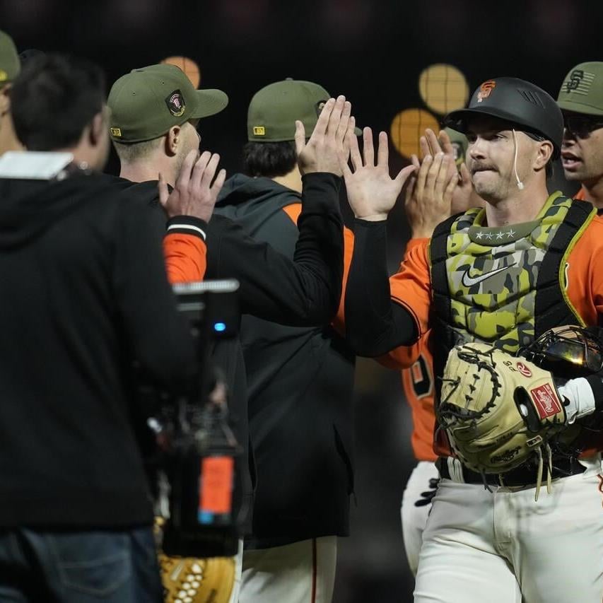 Giants rally against Alcantara in 6th, beat Marlins 4-3