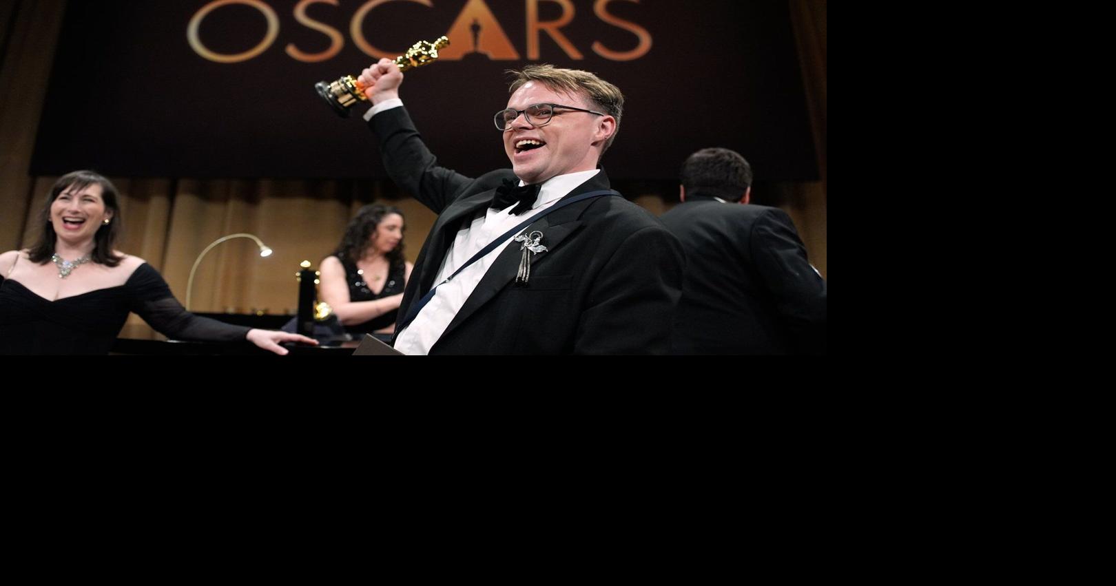An Oscar is lost, then found, after director forced to check it on a flight out of JFK