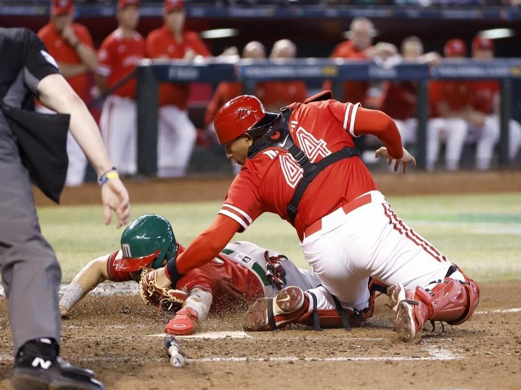 Mexico's Randy Arozarena DRILLS a two-run homer to tie the game against  Colombia