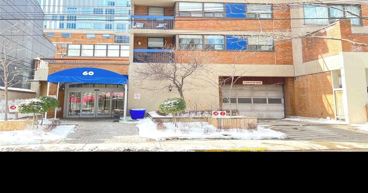 1bedroom downtown Toronto condo listed for 400,000