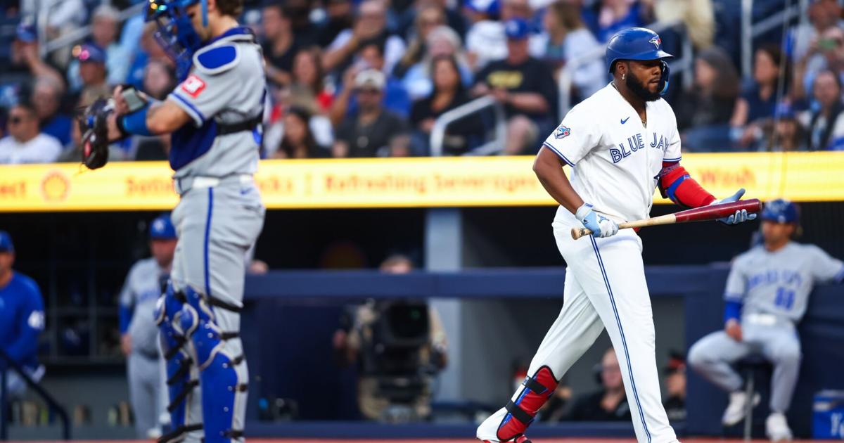 Blue Jays vs. Royals: Toronto throws a game away in 5-3 loss to Royals