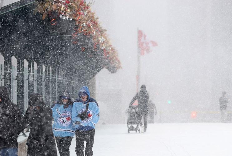 Toronto storm: ‘Thundersnow’ strikes city; heavy rain later