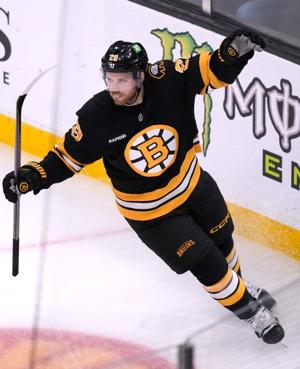 Viktor Arvidsson scores three goals, Elias Lindholm gets tiebreaker in Bruins' 6-3 win over Stars
