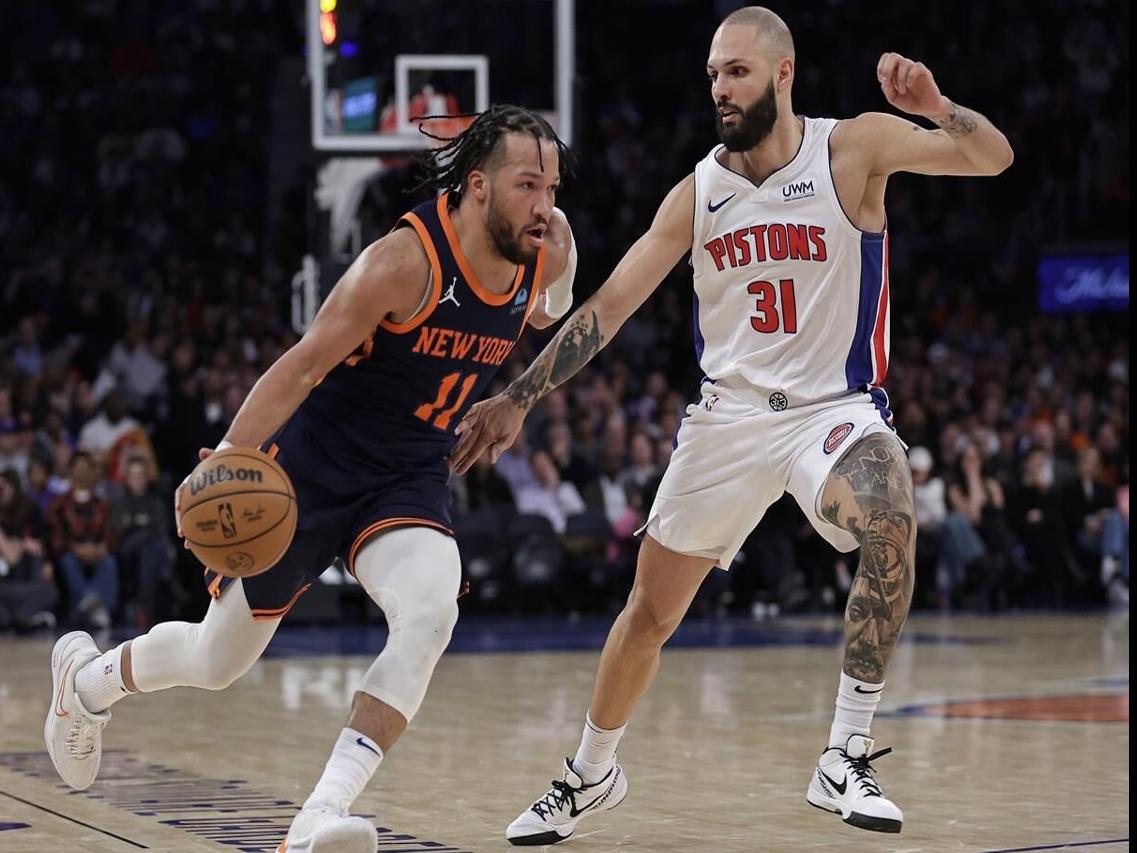 Knicks All-Star guard Jalen Brunson bruises left knee early in New York's  107-98 win over Cavaliers – KGET 17