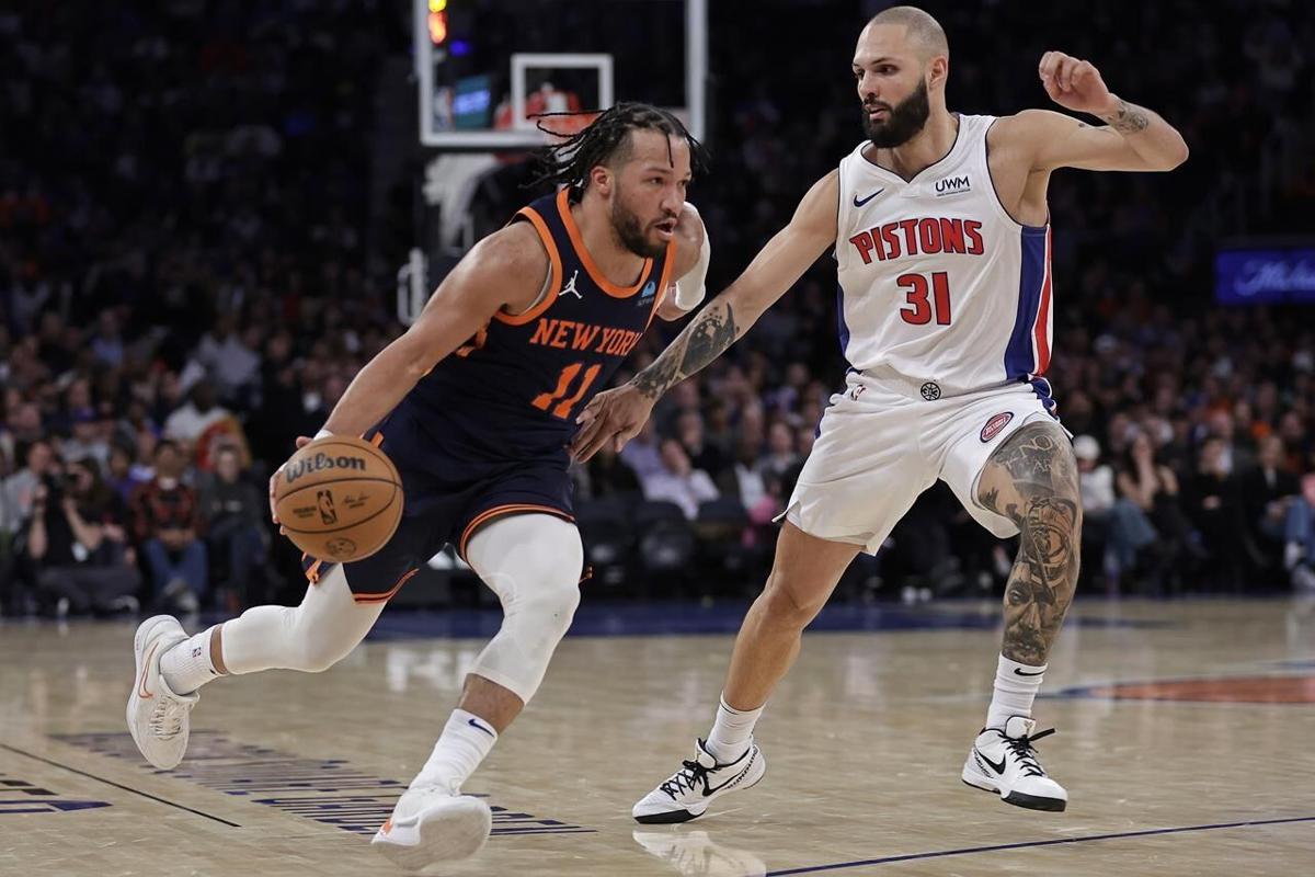 Knicks All-Star guard Jalen Brunson bruises left knee early in New York's  107-98 win over Cavaliers