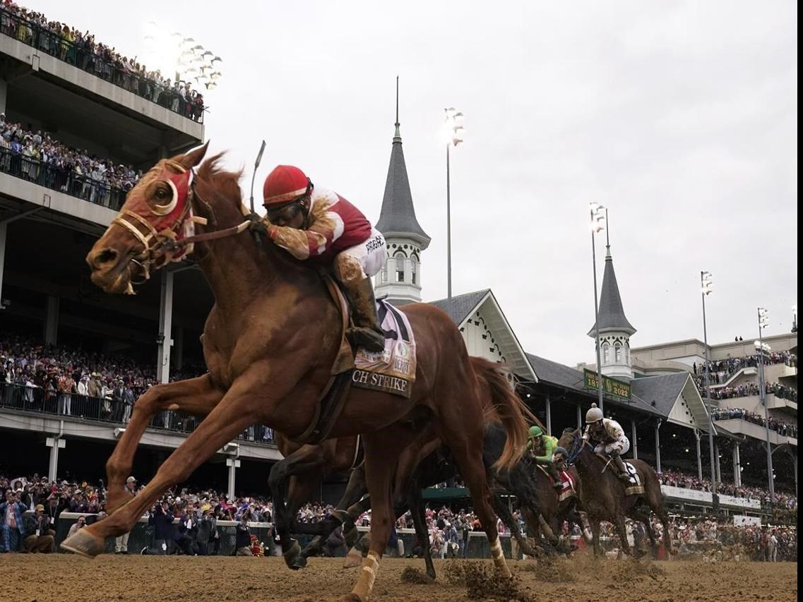 Marlins Man shows up again at Preakness finish line