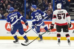 Hagel scores go-ahead goal in third, Lightning beat Senators 4-3 to snap rival's 5-game win streak