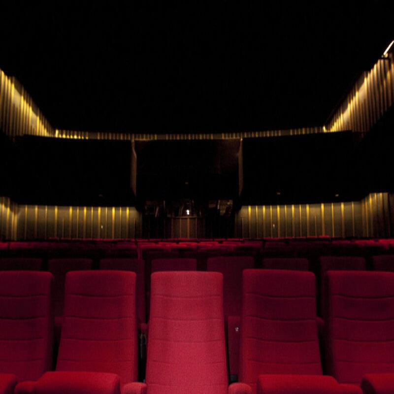 Theatre seats. Кресла в кинотеатре. Кинотеатр вид спереди. Кинотеатр кресла фон. Зал с сиденьями.
