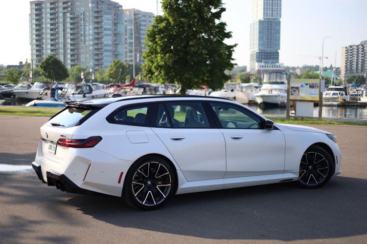 1-BMW-M5-Touring.jpg