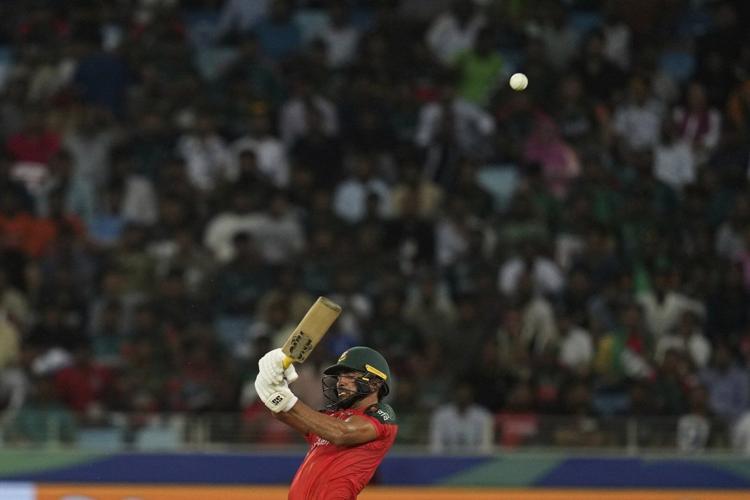 Bangladesh stuns Sri Lanka by 4 wickets to begin Asia Cup Super Four