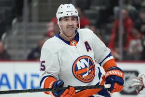 Cal Clutterbuck says he's retiring after 17 NHL seasons with the Islanders and Wild