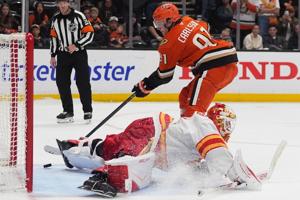 Gauthier scores twice as Ducks edge Flames 3-2 in shootout