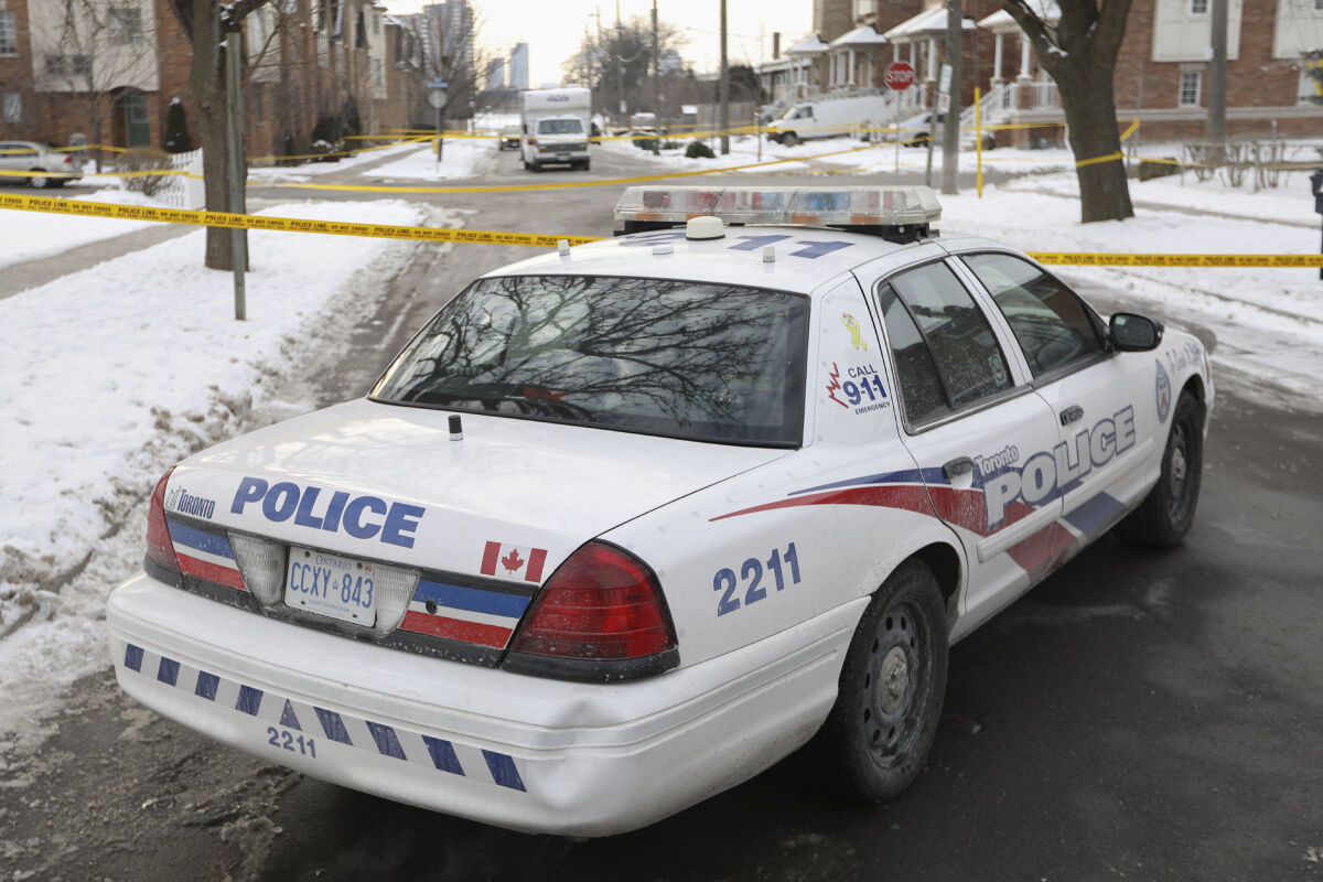 Two men in their 20s dead, two injured after Etobicoke shooting