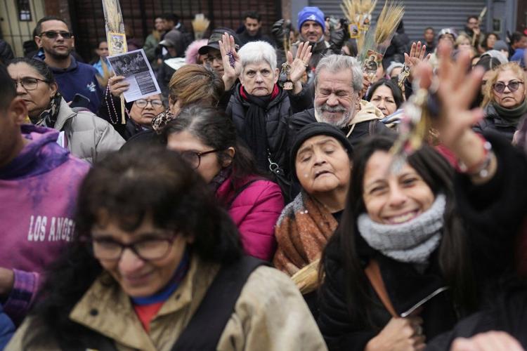 Heartfelt prayers: photos of Argentines turning to the Catholic saint of work in search of jobs