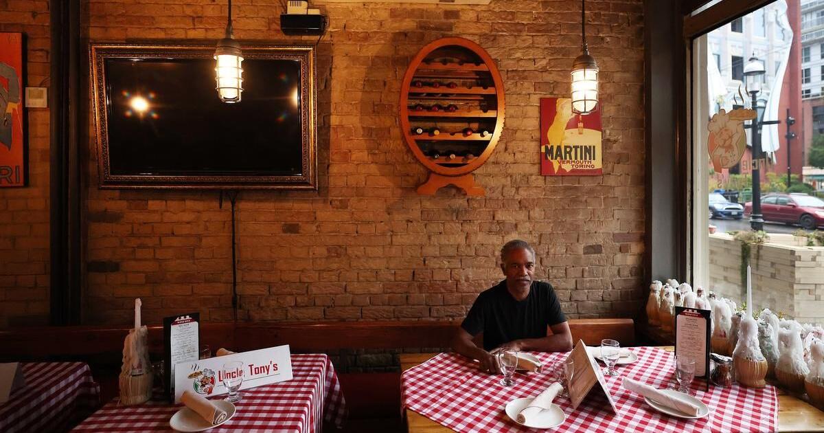 Canadian restaurants struggle to survive as survey finds diners turning away from skyrocketing menu prices