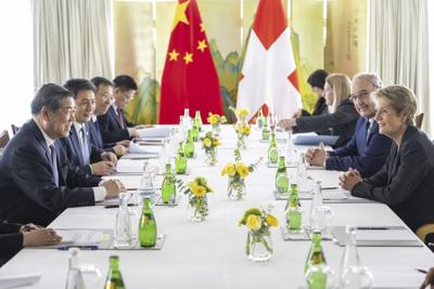 You called me. No - you called ME. Before US-China meeting, nations each say the other wanted talks