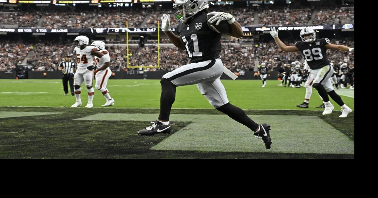 Raiders hold off Browns rally to win 2016 behind defense and newfound