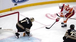 Kuzmenko scores for Flames in 4-1 win over Bruins
