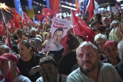 Istanbul's opposition mayor cheered as he enters prison courtroom for diploma case