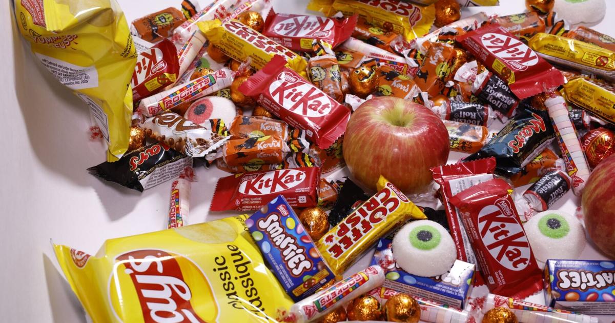 Opinion | Give the kids candy — healthy snacks should be banned this Halloween - Toronto Star