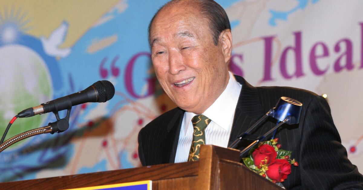 Rev. Moon Death of Rev. Sun Myung Moon: Mass marriages the ‘trademark’ of ...