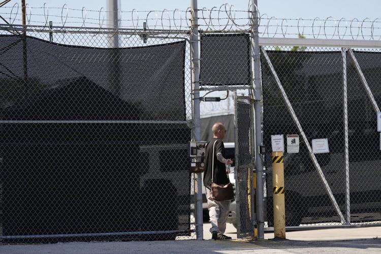 New Chicago immigration campaign prompts confusion as city braces for federal intervention