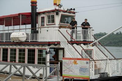 Saskatoon riverboat owners say silt, sandbars stop plan for goodbye cruise